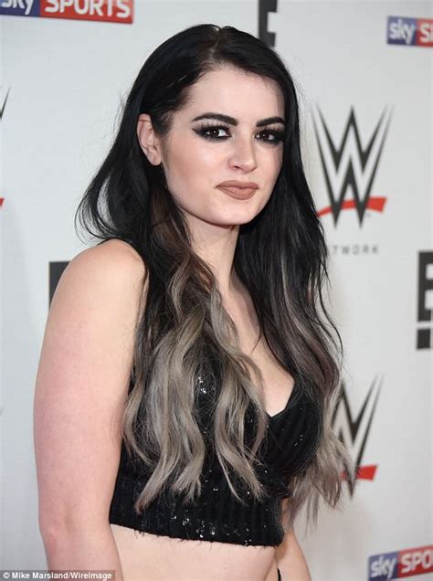 Support floods in for WWE star Paige following the。